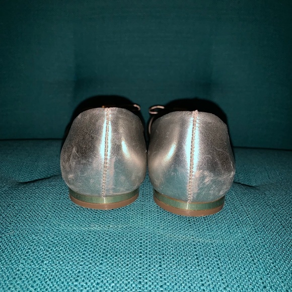Cute gold and silver Trina Turk flats size 6 - Picture 3 of 5